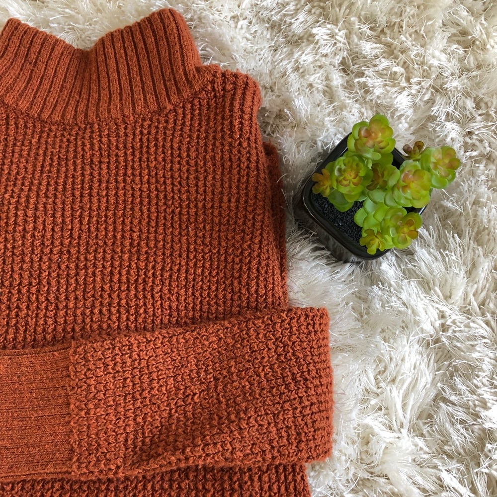 American Eagle Sweater